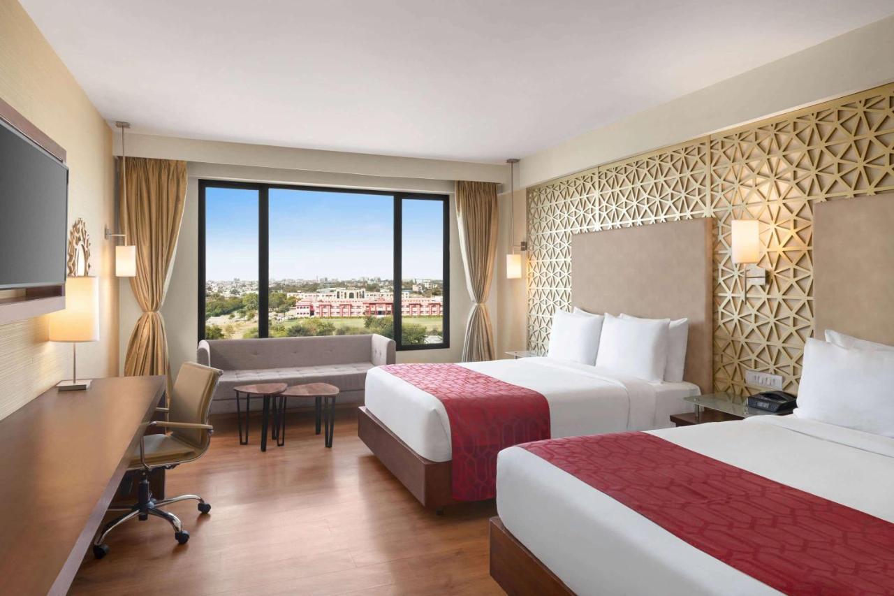Ramada By Wyndham Jaipur North Hotel ภายนอก รูปภาพ