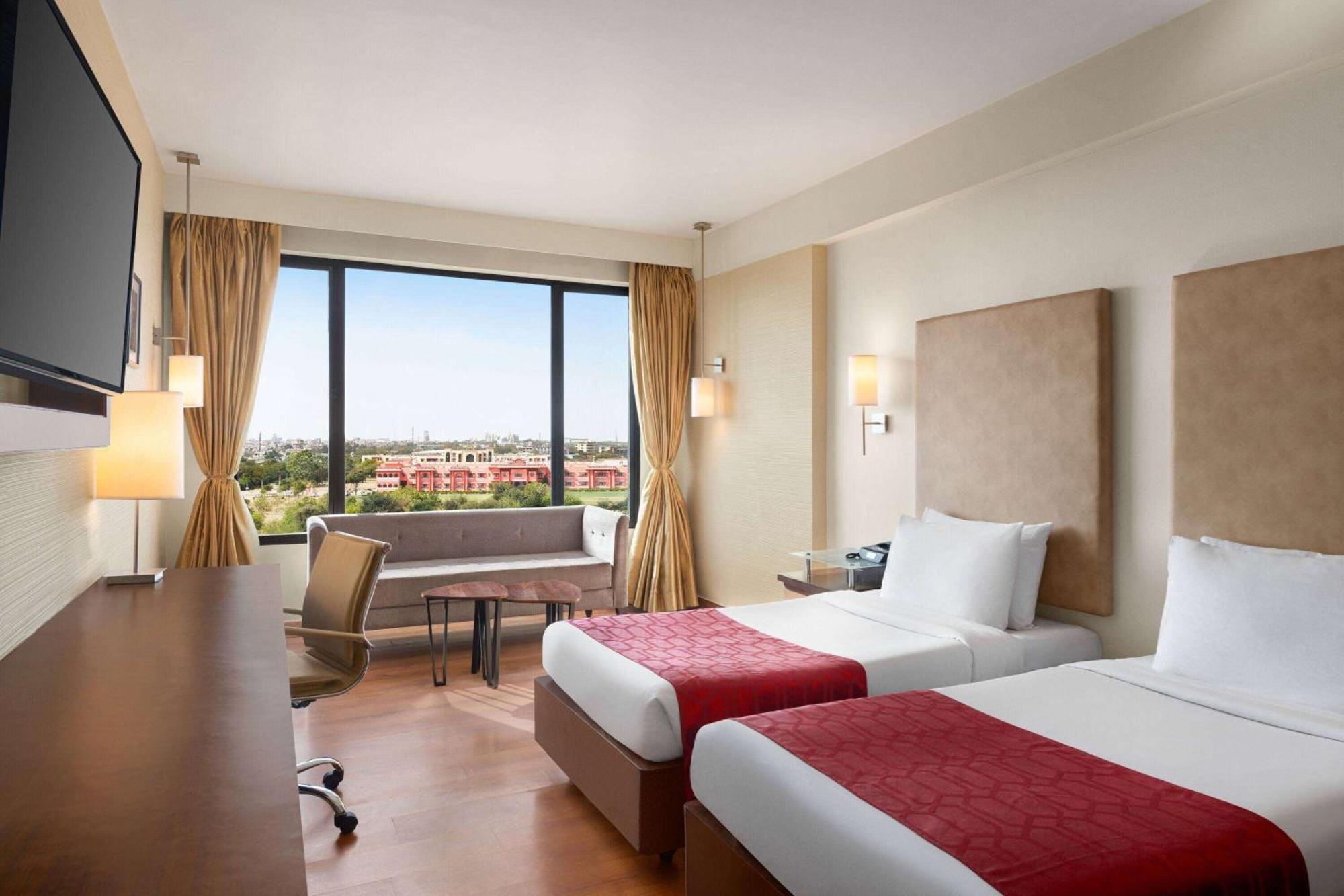 Ramada By Wyndham Jaipur North Hotel ภายนอก รูปภาพ